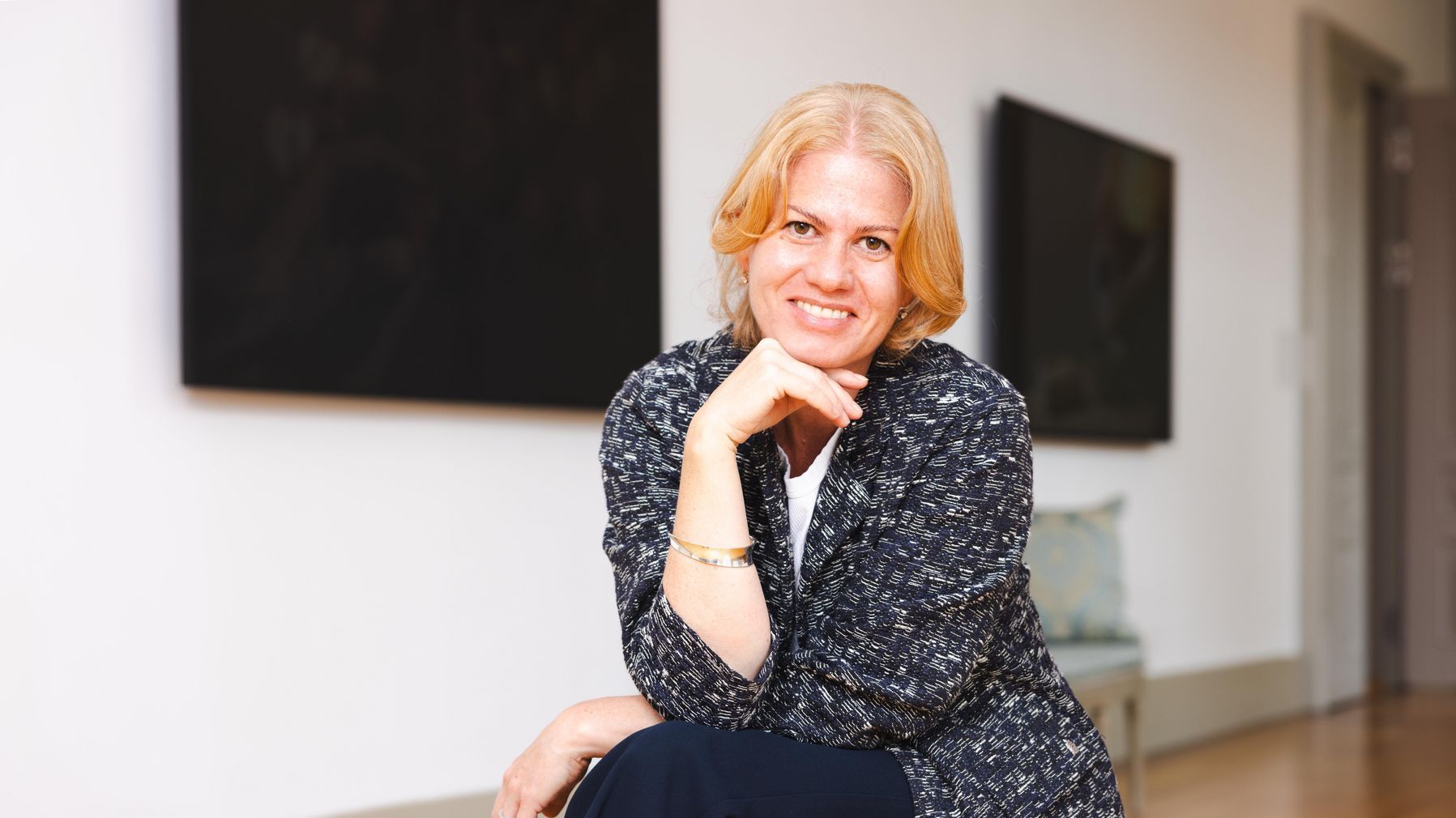 Behördenportrait Regula Berger, im Medaillon Nr. 44