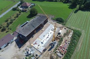  Drohnenaufnahme vom Angstorfgut in Düdingen, im Kanton Freiburg