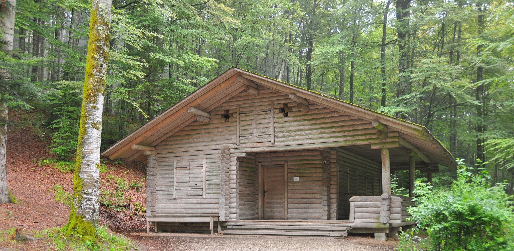 Aussenansicht der Waldhütte Schönenbrunnen