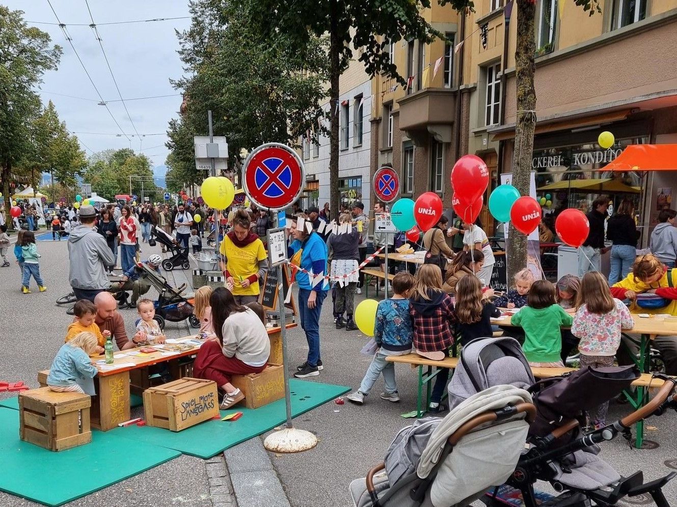 Das Neubrückstrassenfest in der Länggasse mit vielen Kindern