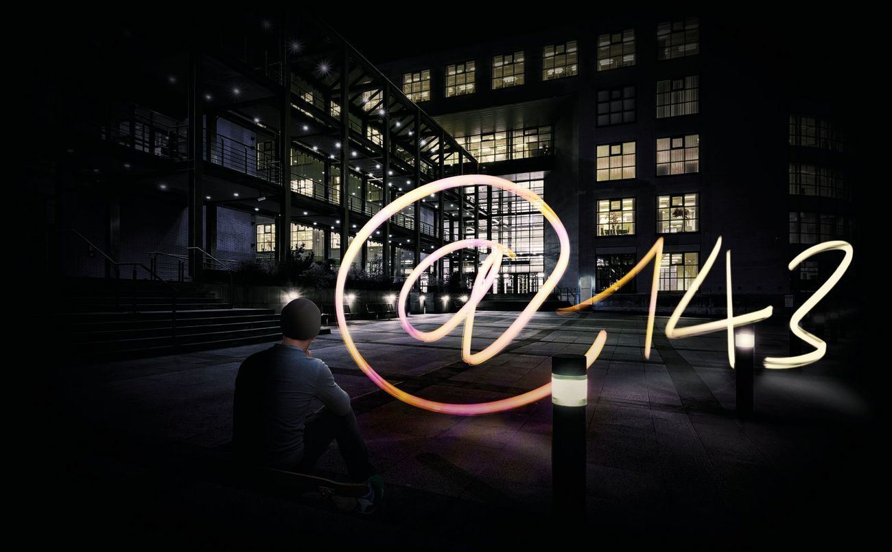 Bild eines Lightpaintings mit dem Text @ 143